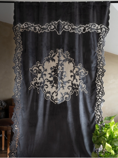 Siyah Kadife Nakışlı Pano Perde